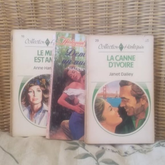 Lot de Livres Harlequin Vintages/Harlequin Romans D'Amour/Roman Français - Picture 1 of 4